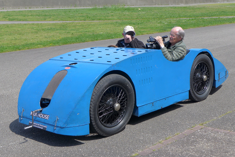 Artikelbild On the road in the Bugatti 32 "Tank"